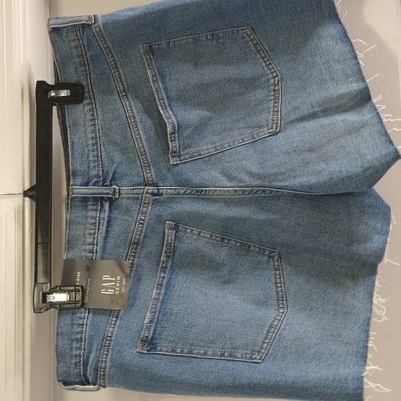 Gap 3.5" High Rise Stretch Denim Shorts - Picture 4 of 9